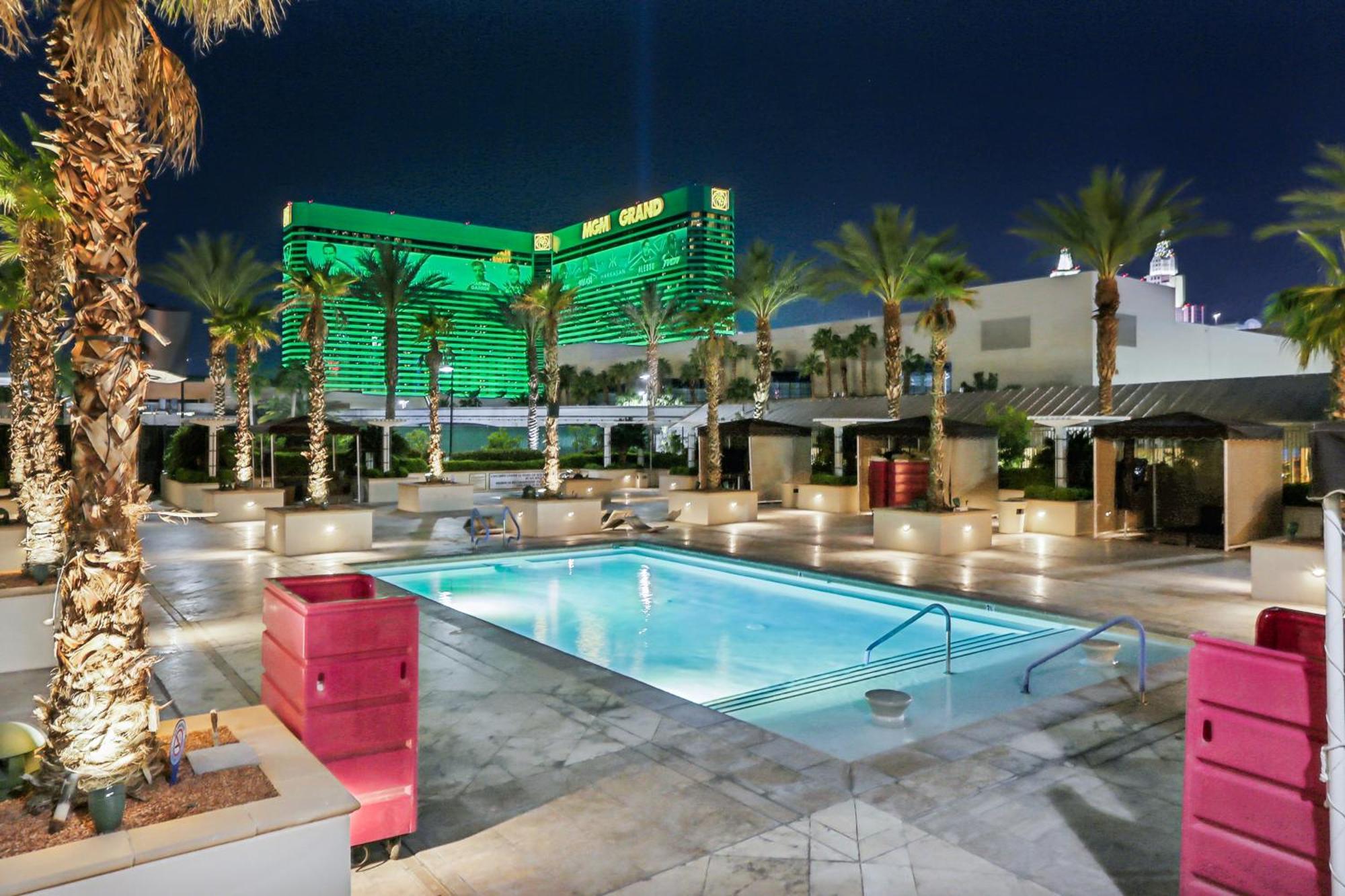 לאס וגאס Mgm Signature Deluxe Balcony Strip View Suite מראה חיצוני תמונה