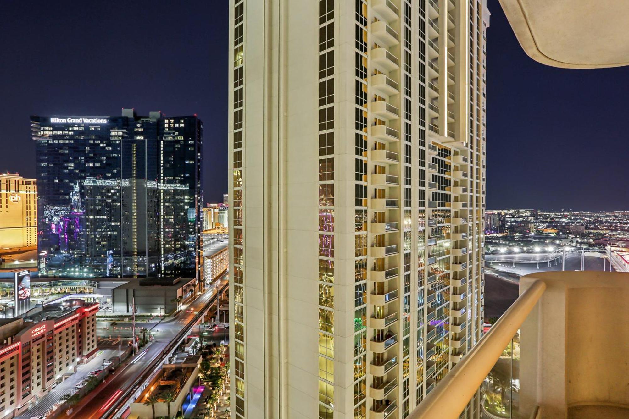 לאס וגאס Mgm Signature Deluxe Balcony Strip View Suite מראה חיצוני תמונה